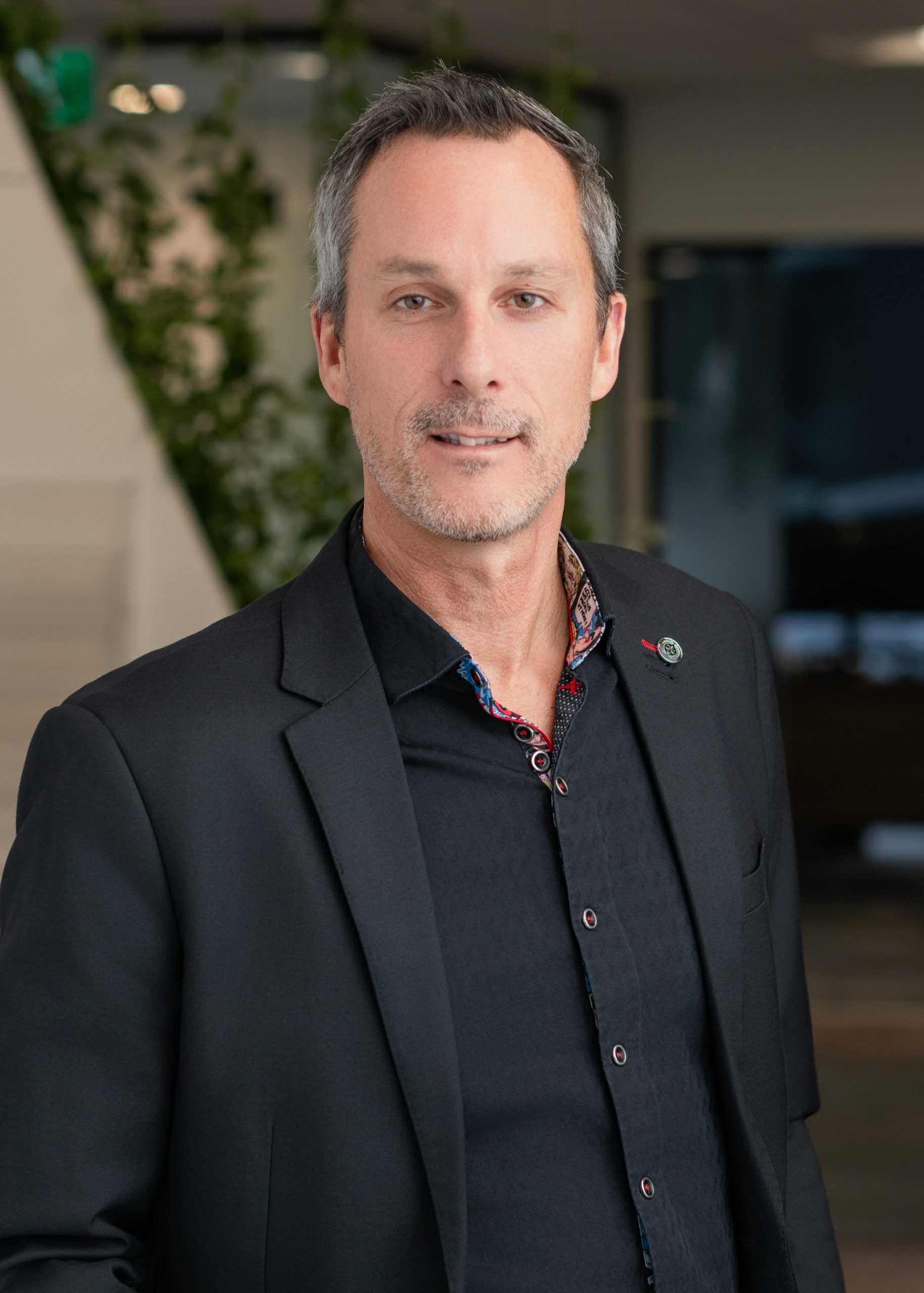 Yanic Carrier, Associé