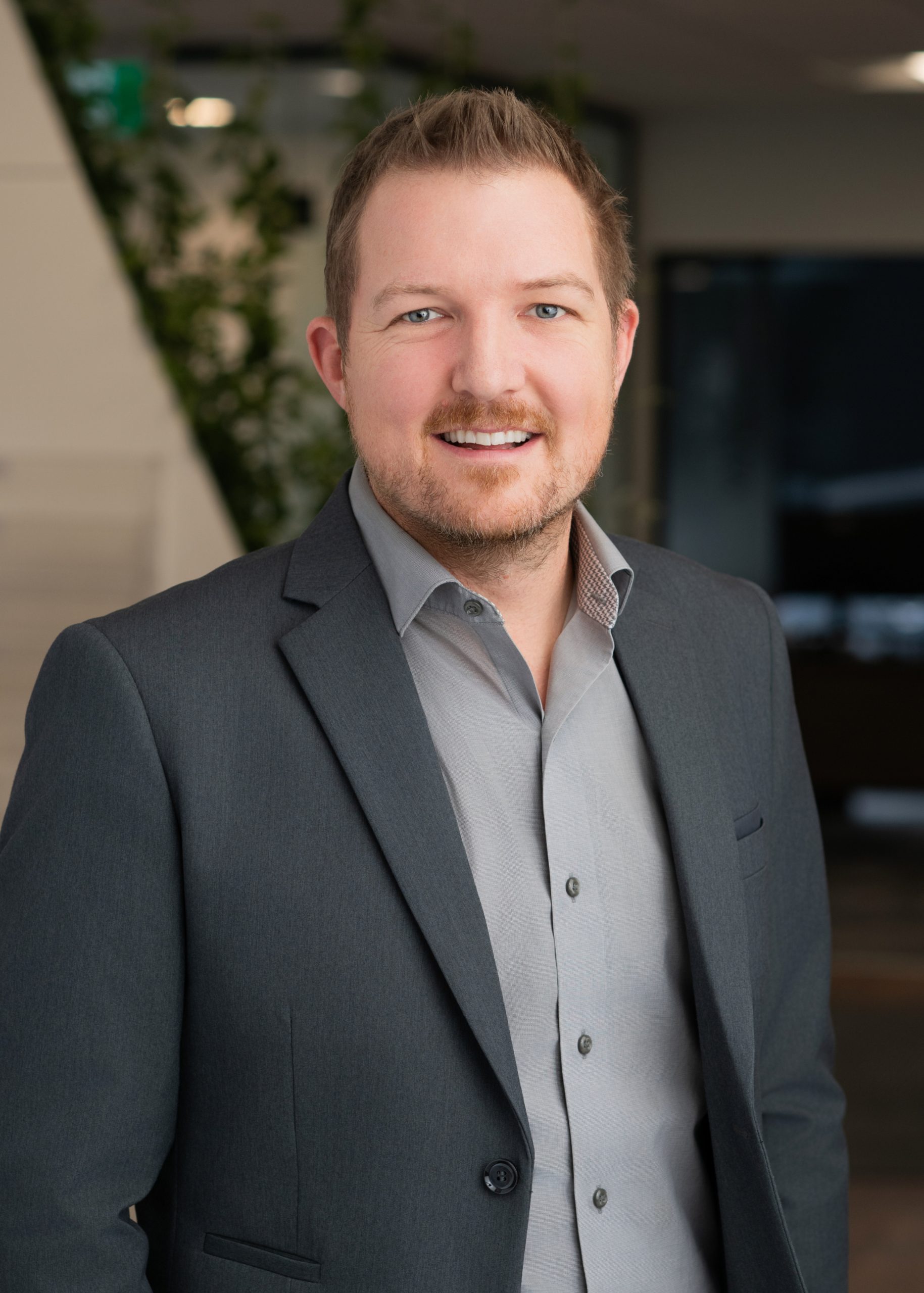 Simon Henry, Associé